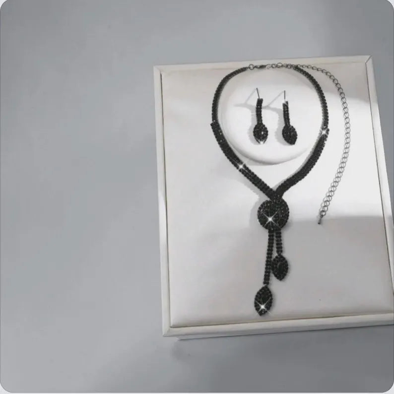 Black jewelry set: chic and elegant necklace and earrings