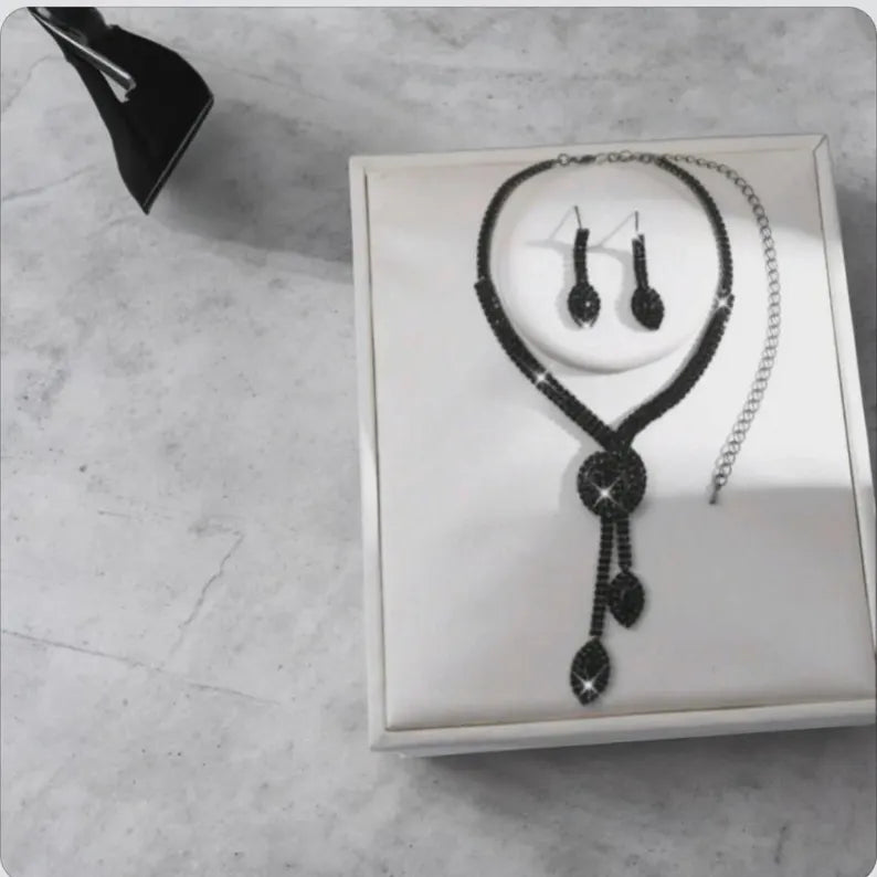 Black jewelry set: chic and elegant necklace and earrings