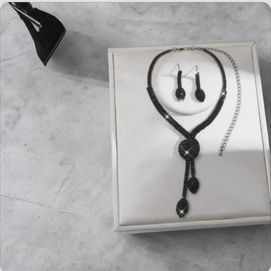 Black jewelry set: chic and elegant necklace and earrings