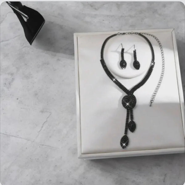 Black jewelry set: chic and elegant necklace and earrings