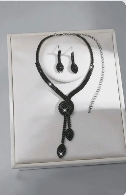 Black jewelry set: chic and elegant necklace and earrings